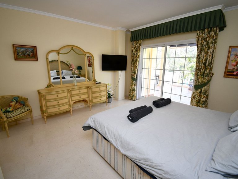 Villa for Sale in Mijas Golf, Malaga 32