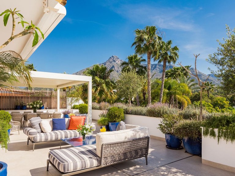 Penthouse for Sale in The Golden Mile, Malaga 1