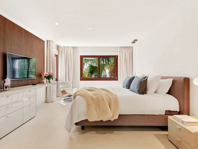 Penthouse for Sale in The Golden Mile, Malaga 13