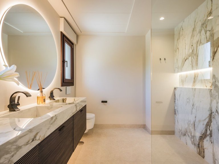 Penthouse for Sale in The Golden Mile, Malaga 14