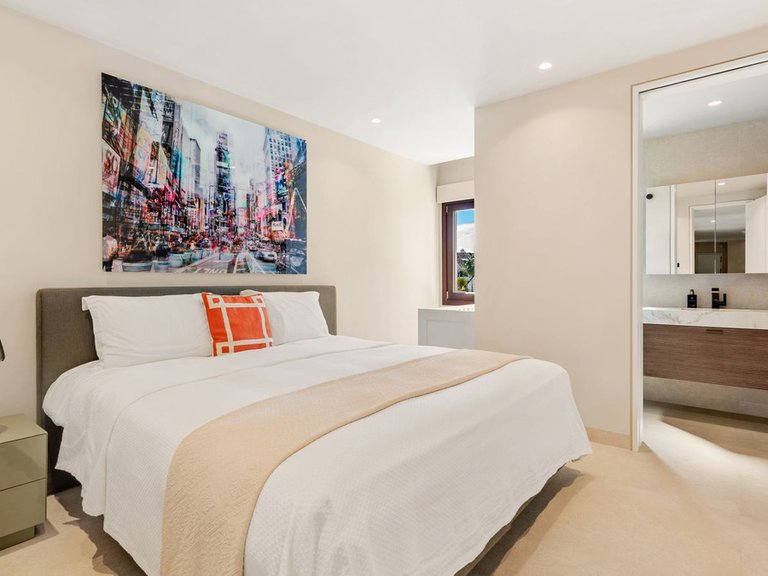 Penthouse for Sale in The Golden Mile, Malaga 16