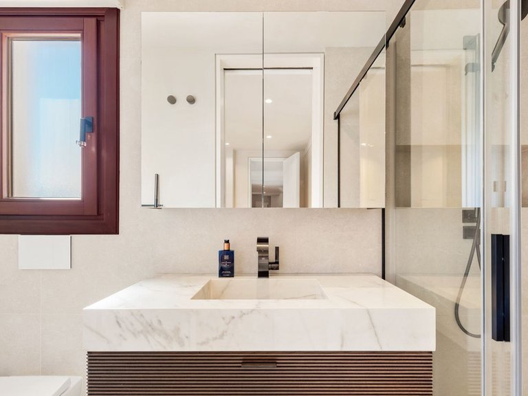 Penthouse for Sale in The Golden Mile, Malaga 17
