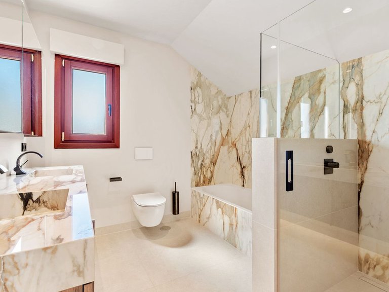 Penthouse for Sale in The Golden Mile, Malaga 19