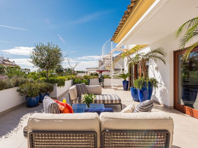Penthouse for Sale in The Golden Mile, Malaga 2
