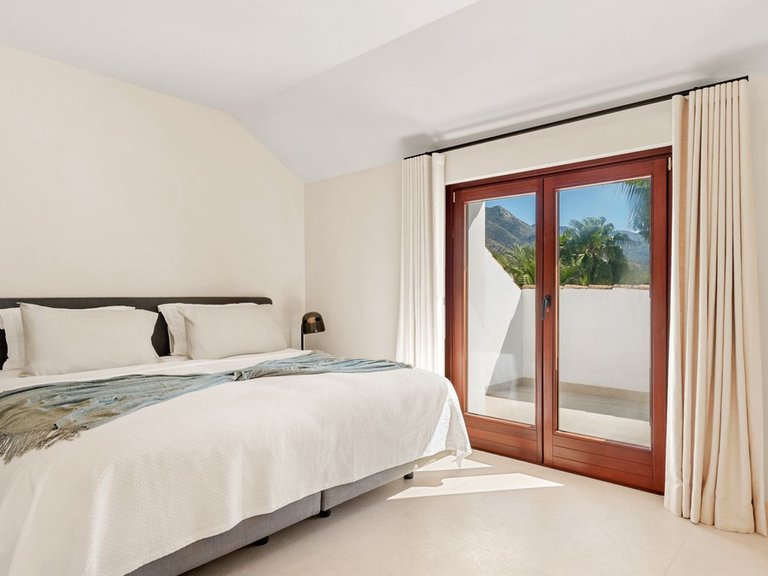 Penthouse for Sale in The Golden Mile, Malaga 20