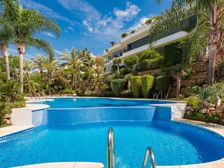 Penthouse for Sale in The Golden Mile, Malaga 22