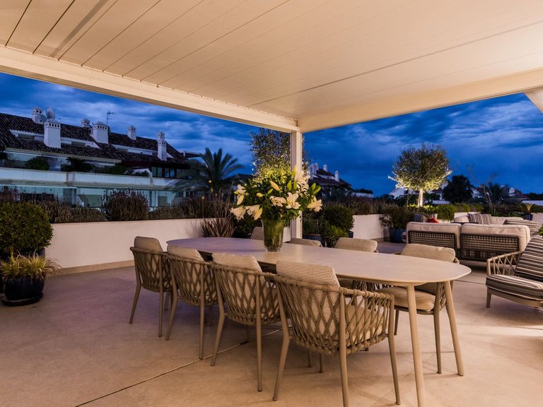 Penthouse for Sale in The Golden Mile, Malaga 25