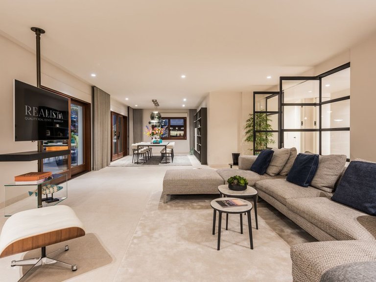 Penthouse for Sale in The Golden Mile, Malaga 28