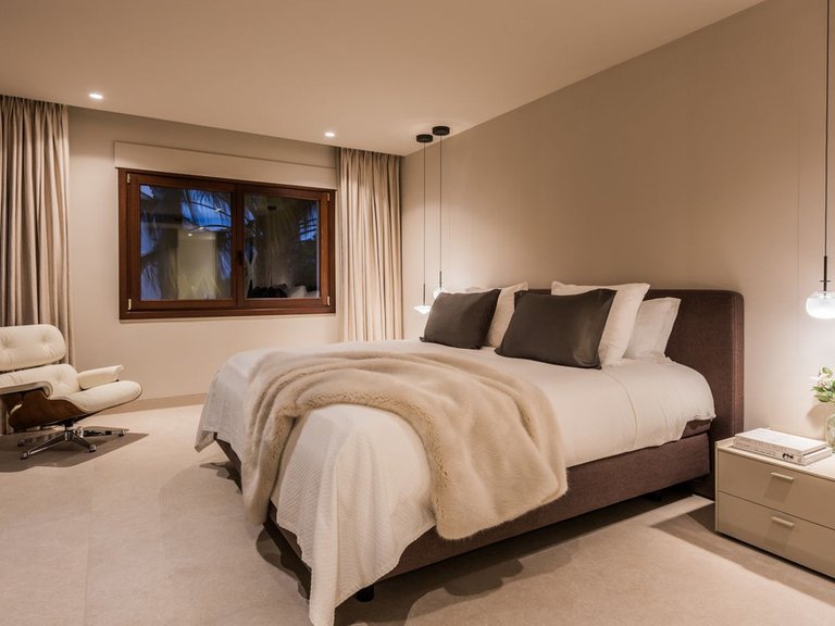 Penthouse for Sale in The Golden Mile, Malaga 30
