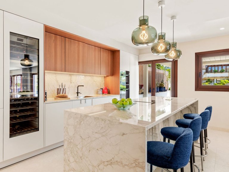Penthouse for Sale in The Golden Mile, Malaga 4