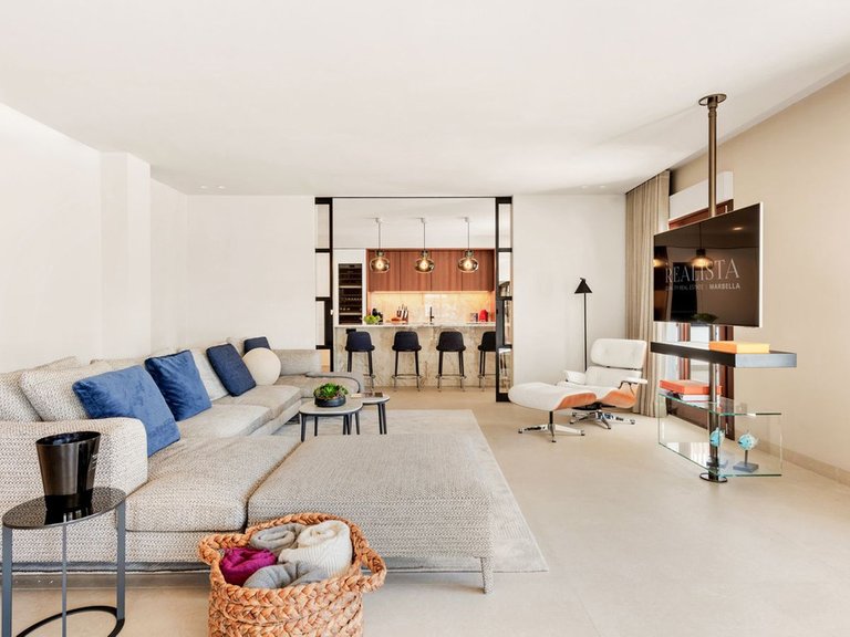 Penthouse for Sale in The Golden Mile, Malaga 6