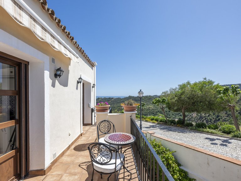 Villa for Sale in Benahavís, Malaga 11