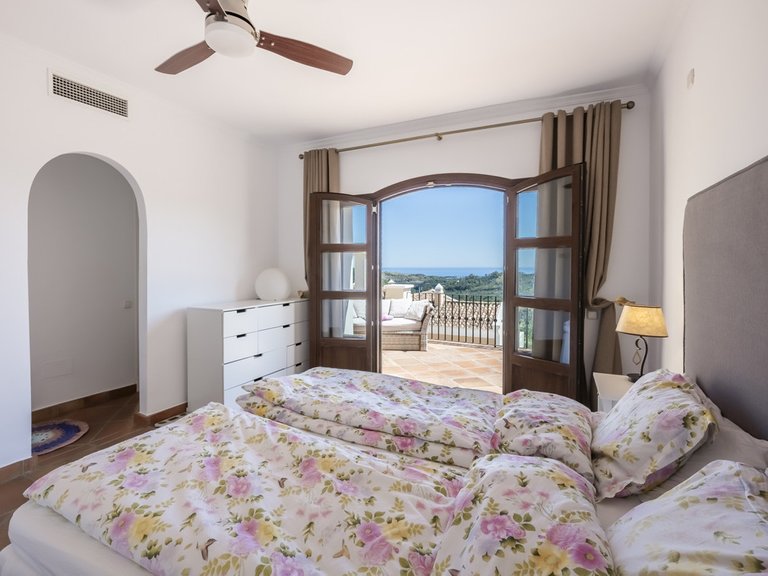 Villa for Sale in Benahavís, Malaga 17