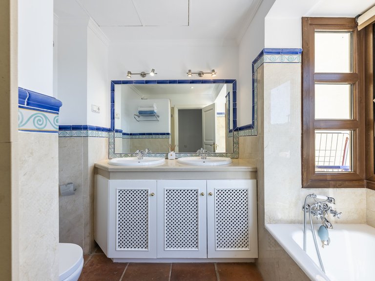 Villa for Sale in Benahavís, Malaga 21