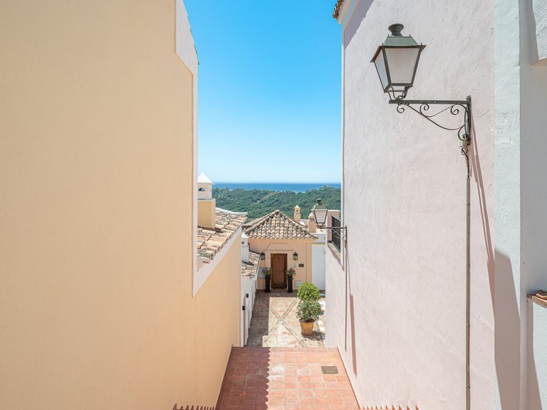 Villa for Sale in Benahavís, Malaga 34