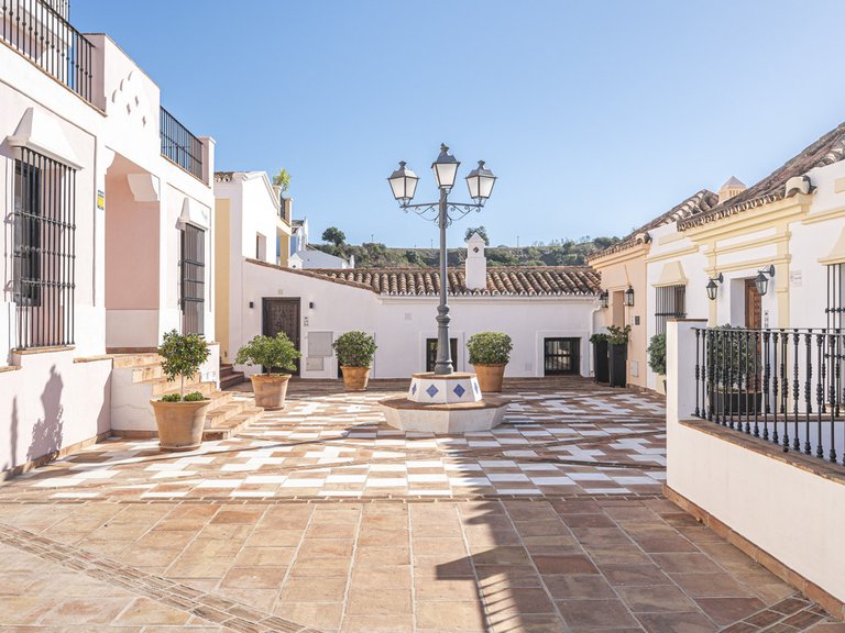 Villa for Sale in Benahavís, Malaga 36
