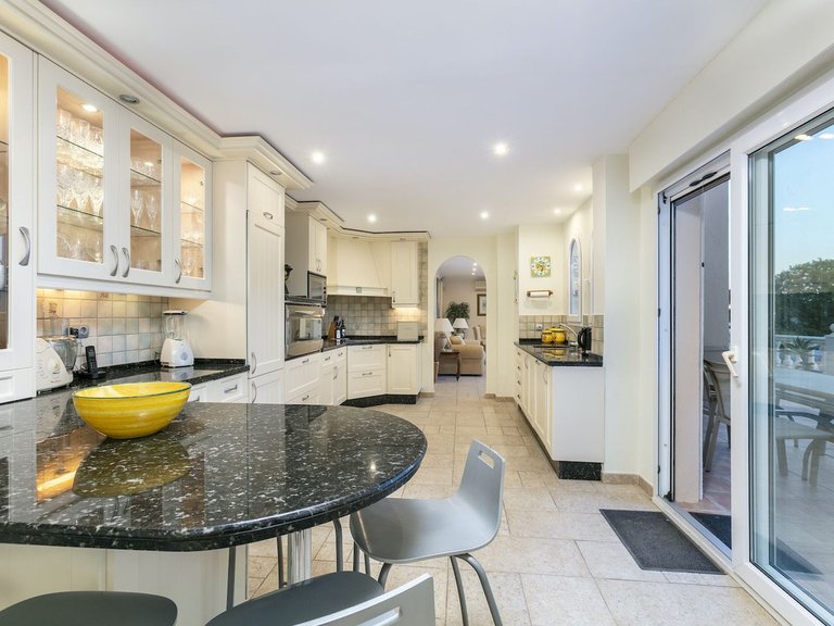 Villa for Sale in Marbesa, Malaga 23