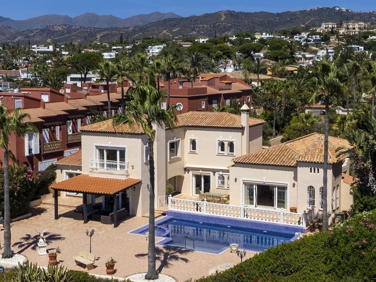 Villa for Sale in Marbesa, Malaga 38