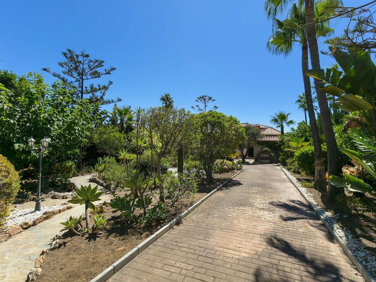 Villa for Sale in Marbesa, Malaga 41