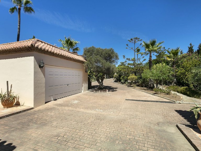 Villa for Sale in Marbesa, Malaga 42