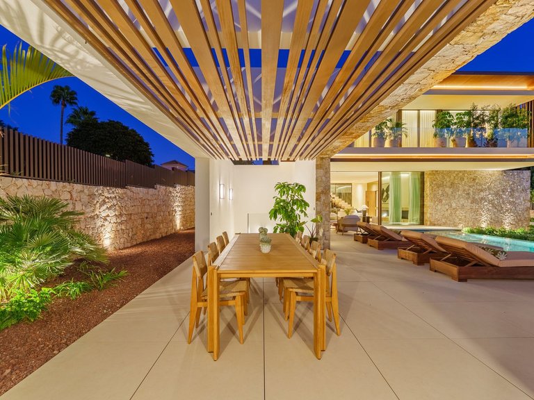 Villa for Sale in The Golden Mile, Malaga 14