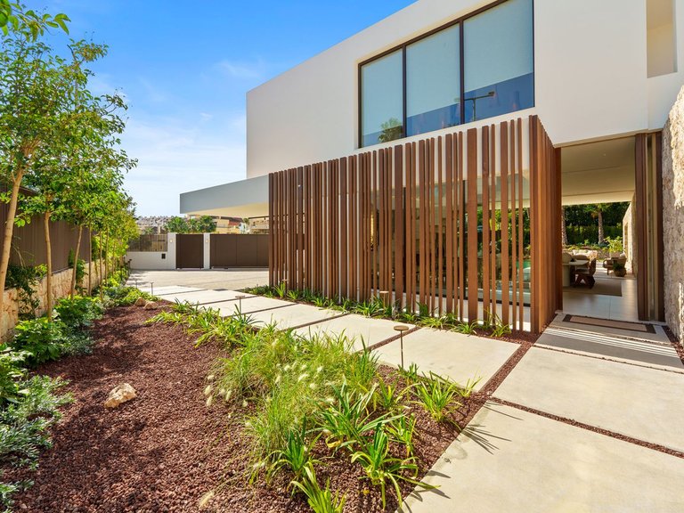 Villa for Sale in The Golden Mile, Malaga 5