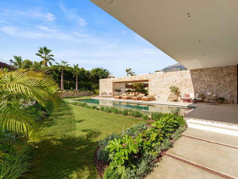 Villa for Sale in The Golden Mile, Malaga 8