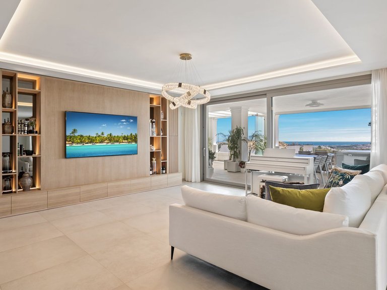Apartment for Sale in Nueva Andalucía, Malaga 1