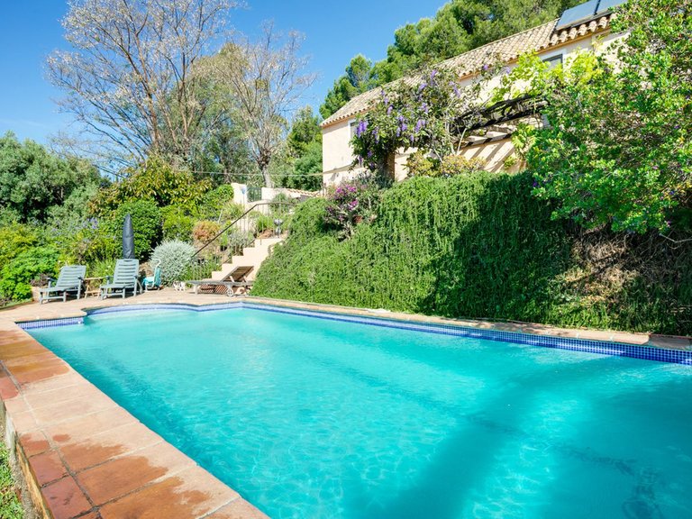Villa for Sale in Estepona, Malaga 1