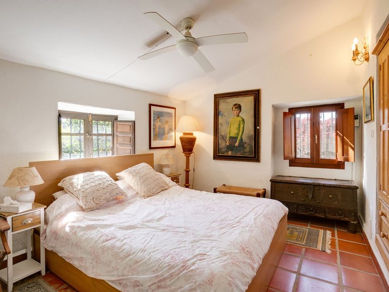 Villa for Sale in Estepona, Malaga 11