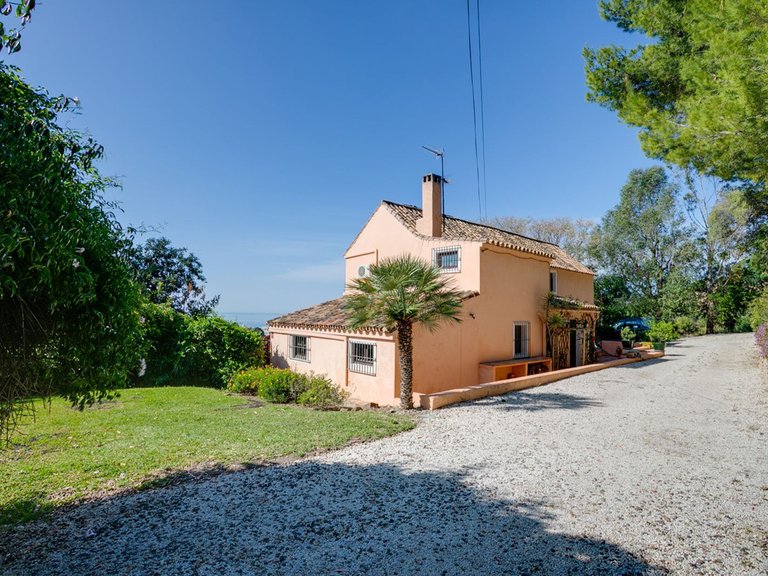 Villa for Sale in Estepona, Malaga 3