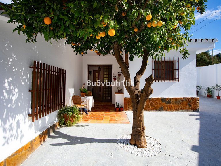 Villa for Sale in Alhaurín De La Torre, Malaga 1