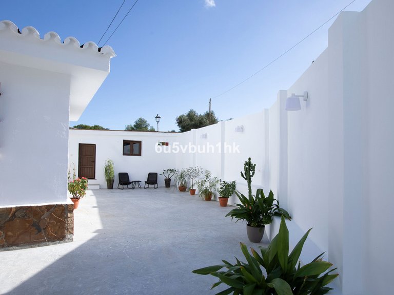 Villa for Sale in Alhaurín De La Torre, Malaga 2