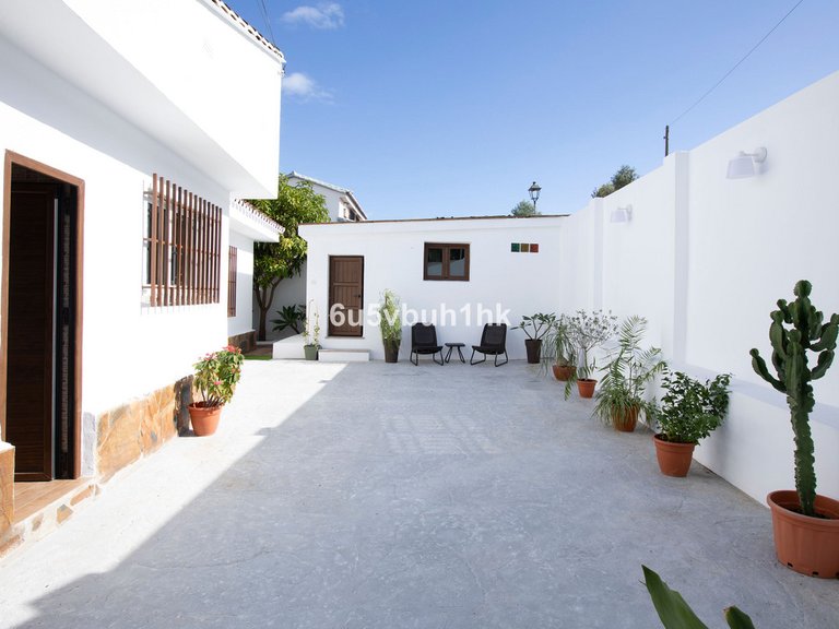 Villa for Sale in Alhaurín De La Torre, Malaga 43