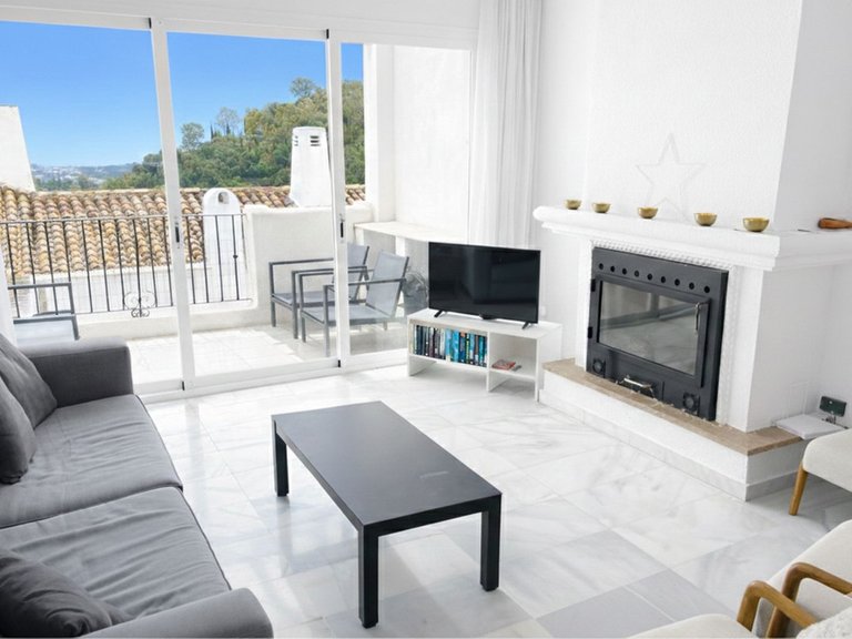 Apartment for Sale in Los Almendros, Malaga 1