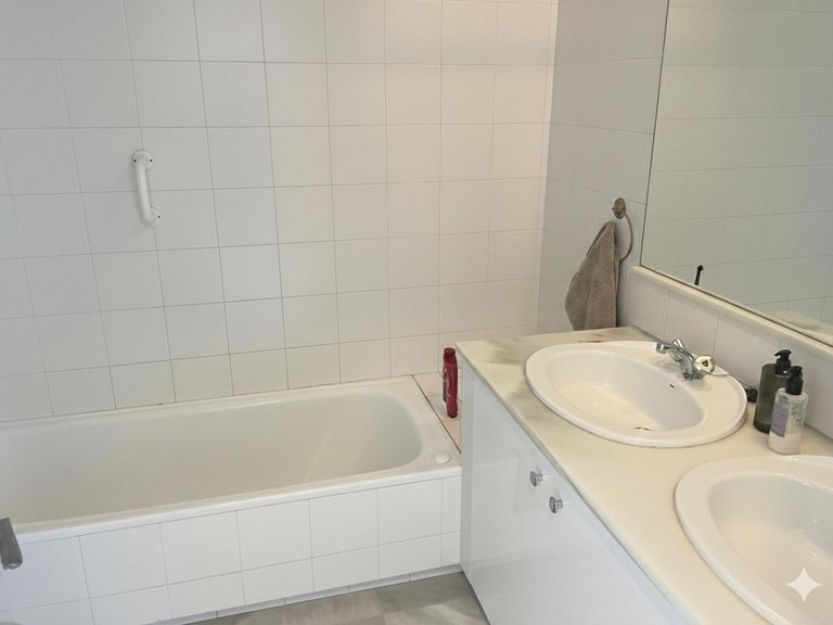 Apartment for Sale in Los Almendros, Malaga 13