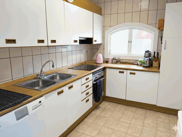 Apartment for Sale in Los Almendros, Malaga 4
