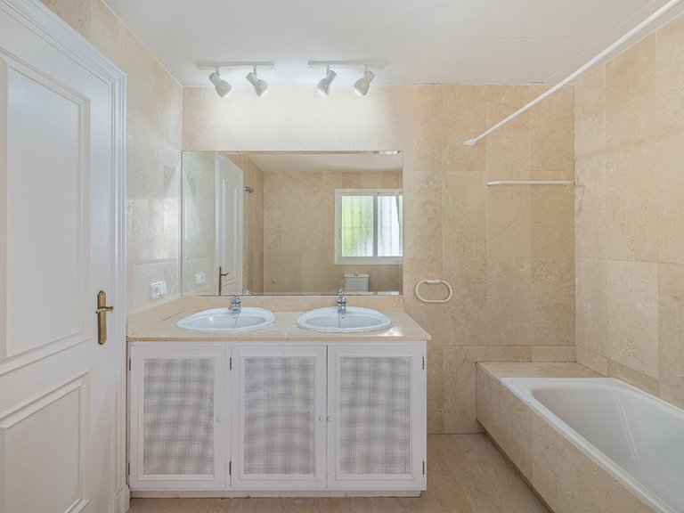 Villa for Sale in Benahavís, Malaga 19