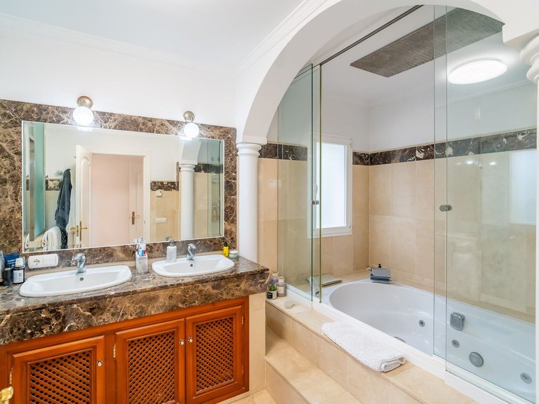 Villa for Sale in Mijas Golf, Malaga 10