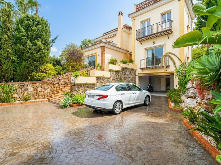 Villa for Sale in Mijas Golf, Malaga 35