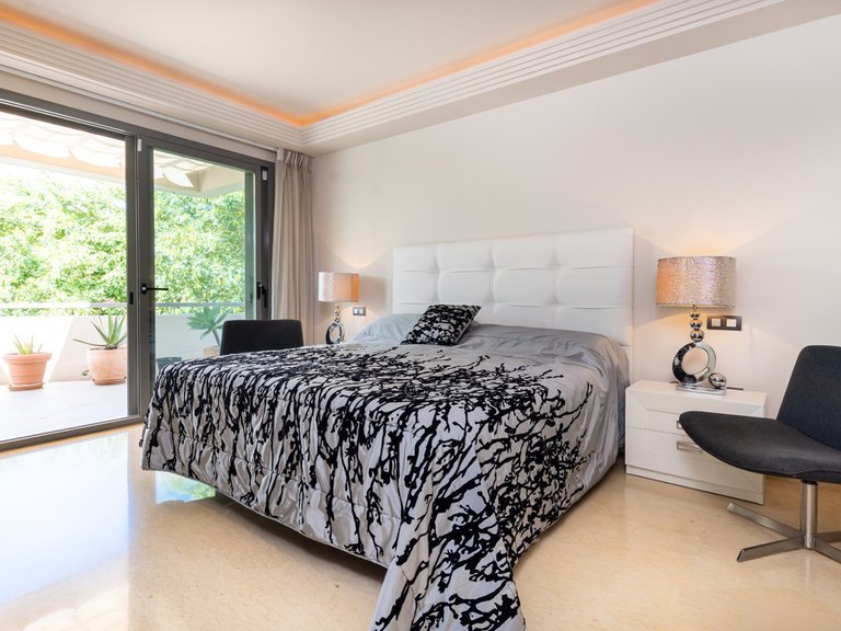 Apartment for Sale in Benahavís, Malaga 12