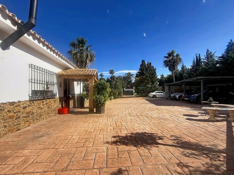 Villa for Sale in Estepona, Malaga 40