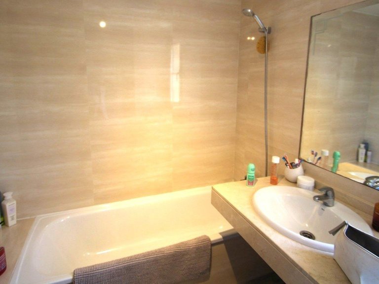 Villa for Sale in Los Pacos, Malaga 16