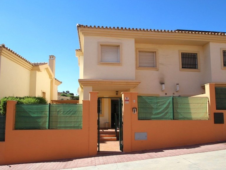 Villa for Sale in Los Pacos, Malaga 2