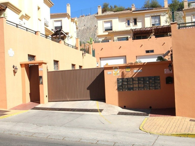 Villa for Sale in Los Pacos, Malaga 32
