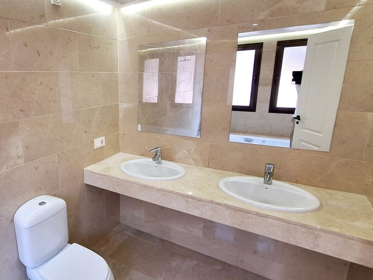 Apartment for Sale in La Duquesa, Malaga 28