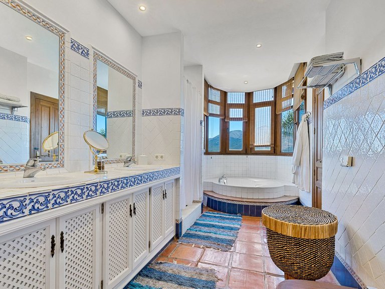 Villa for Sale in Coín, Malaga 36