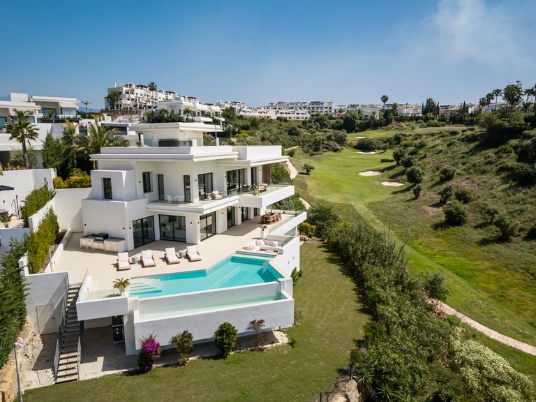Villa for Sale in Estepona, Malaga 1