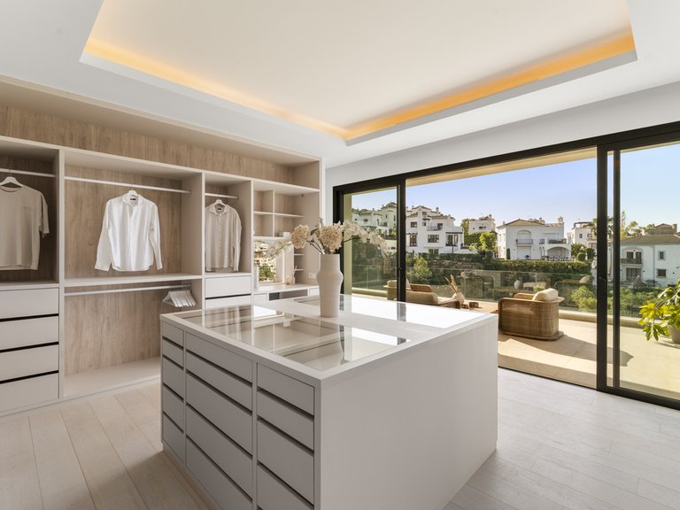 Villa for Sale in Estepona, Malaga 11