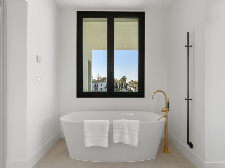 Villa for Sale in Estepona, Malaga 13